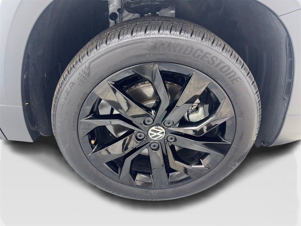2024 Volkswagen Taos 1.5T SE CAM,PANO,HTD STS,BLIND SPOT,18&quot; WLS Irving TX