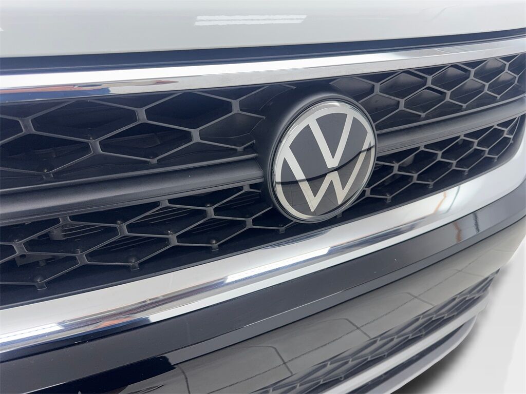 2024 Volkswagen Taos 1.5T SE CAM,PANO,HTD STS,BLIND SPOT,18&quot; WLS Irving TX