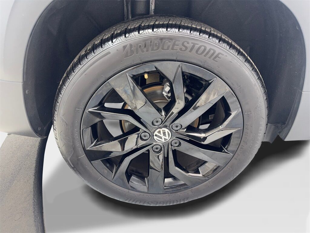 2024 Volkswagen Taos 1.5T SE CAM,PANO,HTD STS,BLIND SPOT,18&quot; WLS Irving TX