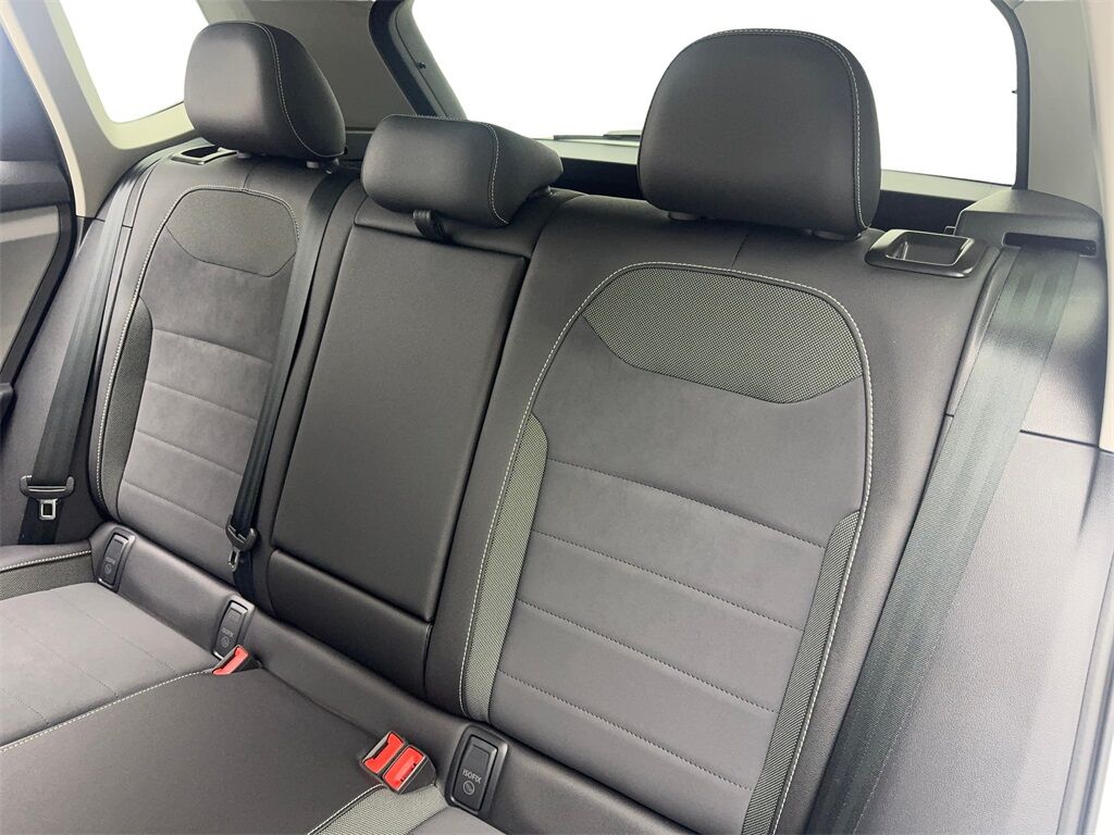 2024 Volkswagen Taos 1.5T SE CAM,PANO,HTD STS,BLIND SPOT,18&quot; WLS Irving TX