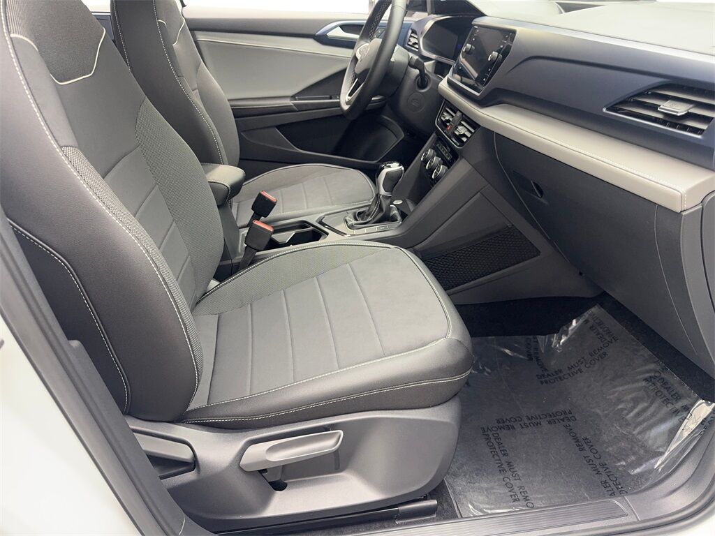 2024 Volkswagen Taos 1.5T SE CAM,PANO,HTD STS,BLIND SPOT,18&quot; WLS Irving TX