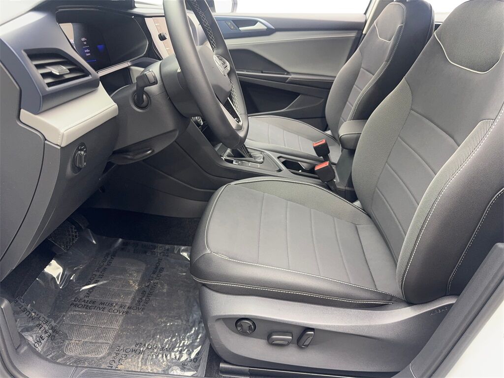 2024 Volkswagen Taos 1.5T SE CAM,PANO,HTD STS,BLIND SPOT,18&quot; WLS Irving TX