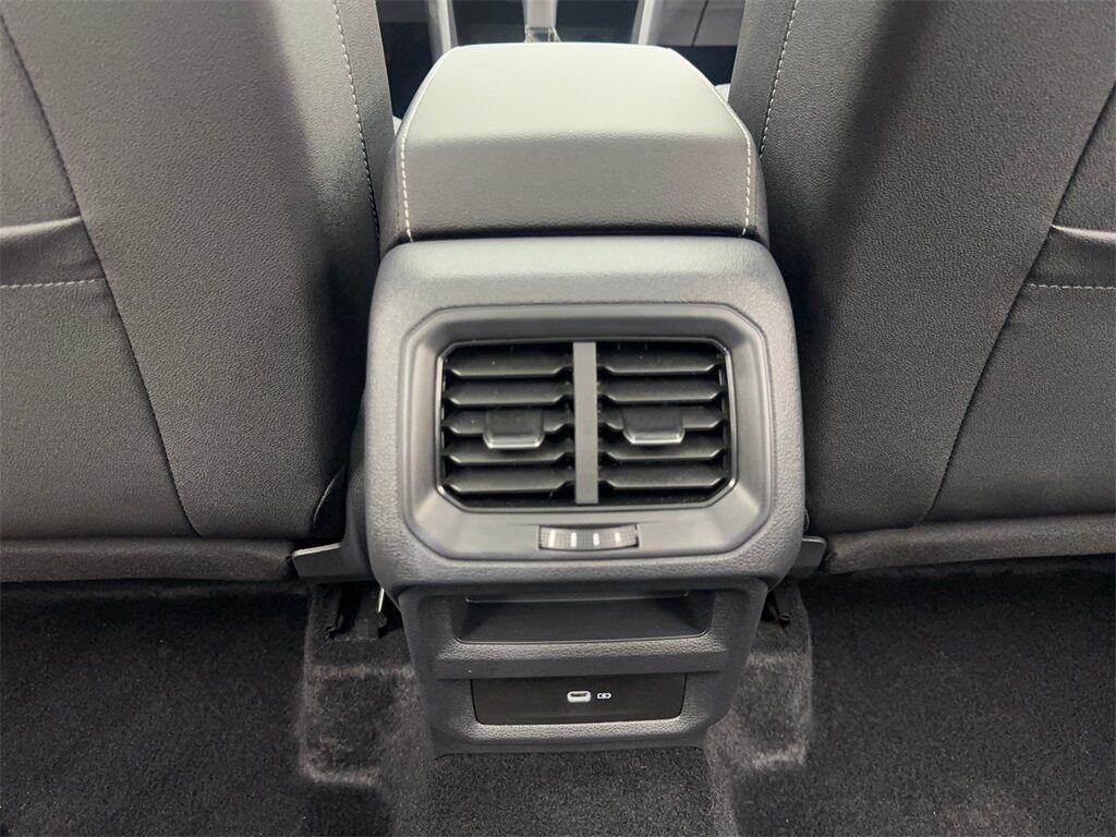 2024 Volkswagen Taos 1.5T SE CAM,PANO,HTD STS,BLIND SPOT,18&quot; WLS Irving TX