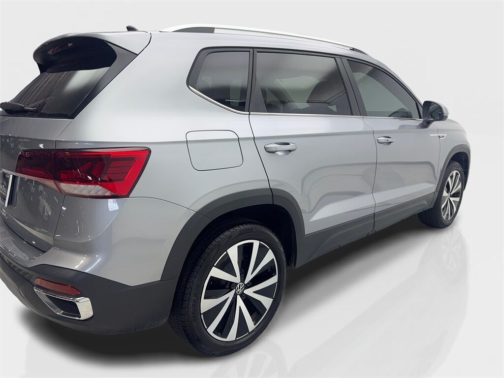 2024 Volkswagen Taos 1.5T SE CAM,PANO,HTD STS,BLIND SPOT,18&quot; WLS Irving TX