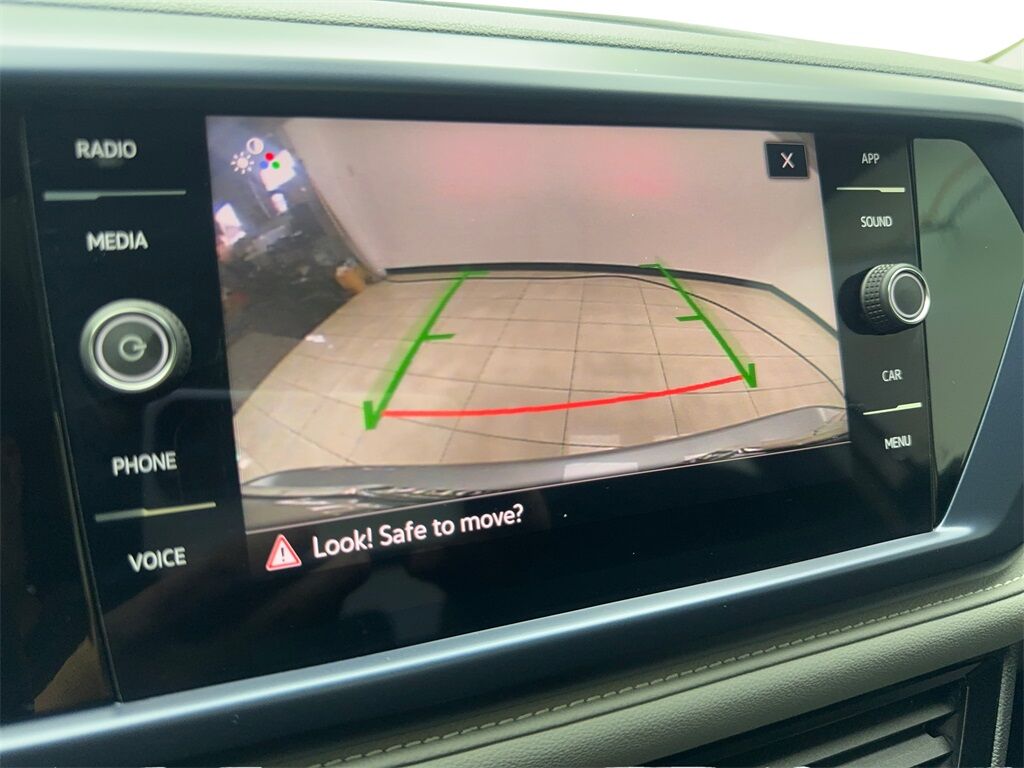 2024 Volkswagen Taos 1.5T SE CAM,PANO,HTD STS,BLIND SPOT,18&quot; WLS Irving TX