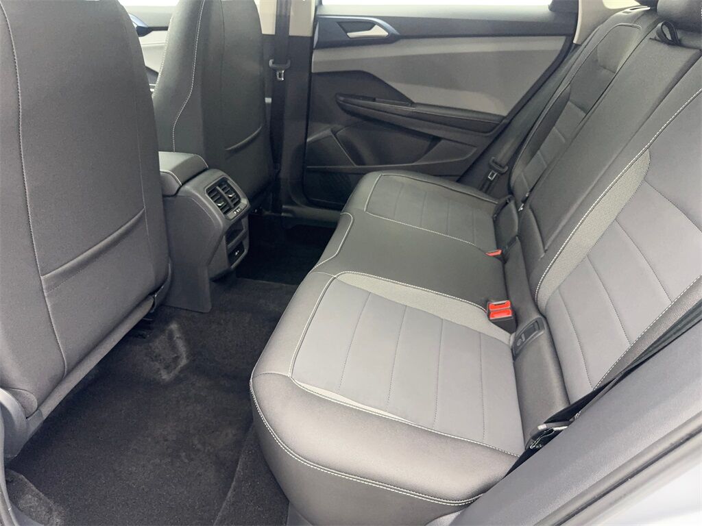 2024 Volkswagen Taos 1.5T SE CAM,PANO,HTD STS,BLIND SPOT,18&quot; WLS Irving TX