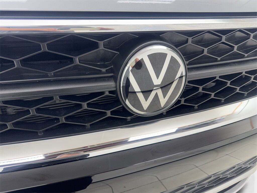 2024 Volkswagen Taos 1.5T SE CAM,PANO,HTD STS,BLIND SPOT,18&quot; WLS Irving TX