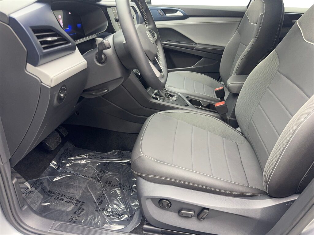 2024 Volkswagen Taos 1.5T SE CAM,PANO,HTD STS,BLIND SPOT,18&quot; WLS Irving TX