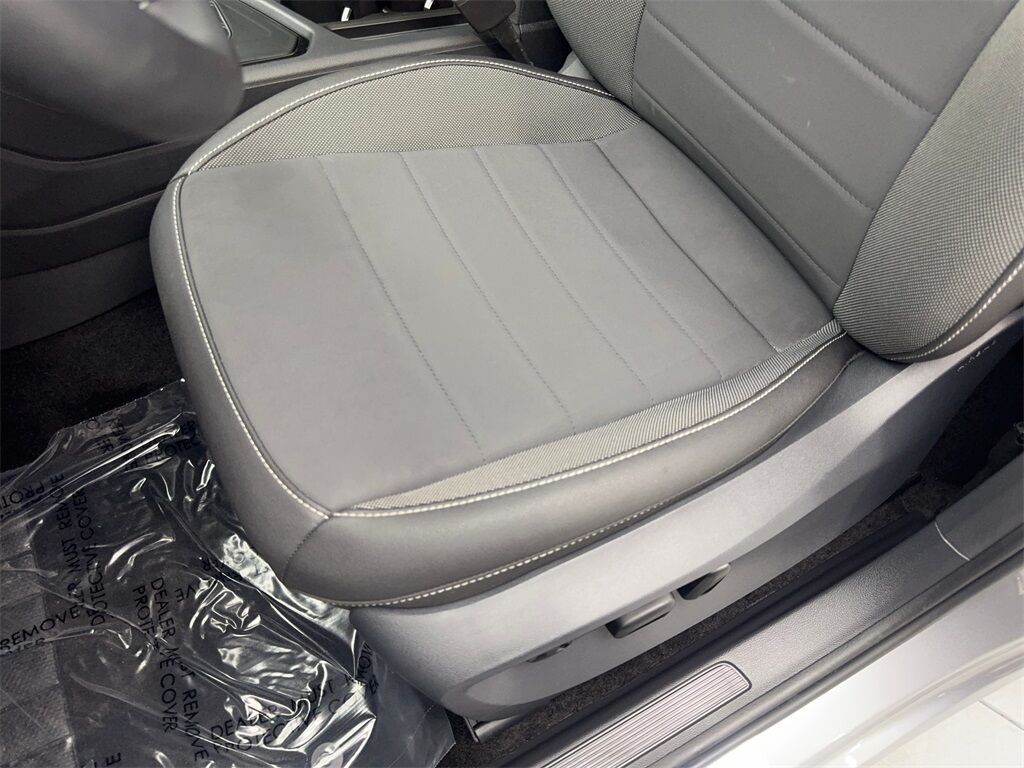 2024 Volkswagen Taos 1.5T SE CAM,PANO,HTD STS,BLIND SPOT,18&quot; WLS Irving TX