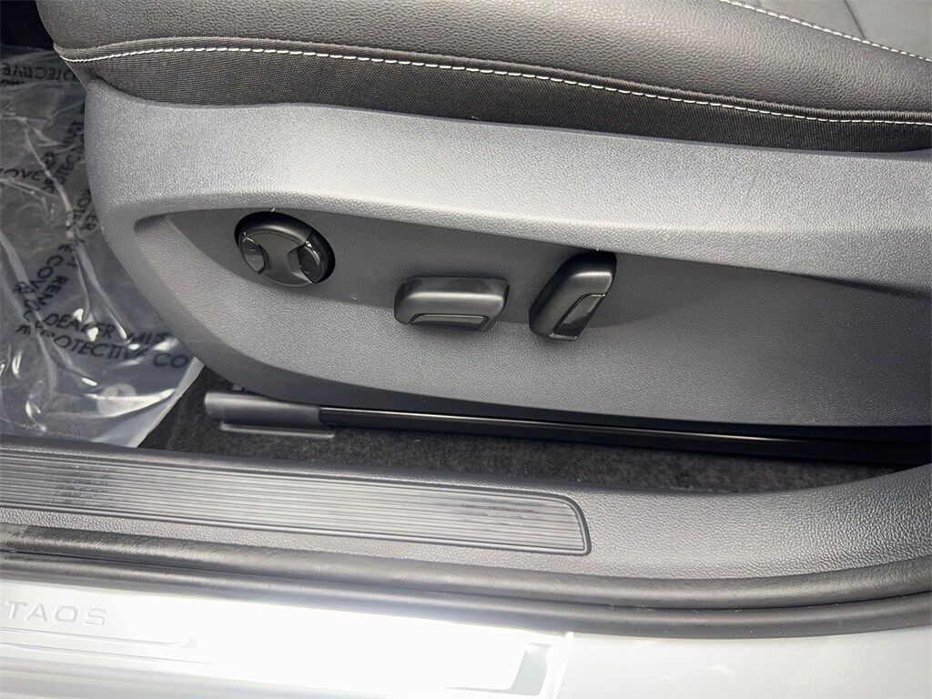 2024 Volkswagen Taos 1.5T SE CAM,PANO,HTD STS,BLIND SPOT,18&quot; WLS Irving TX