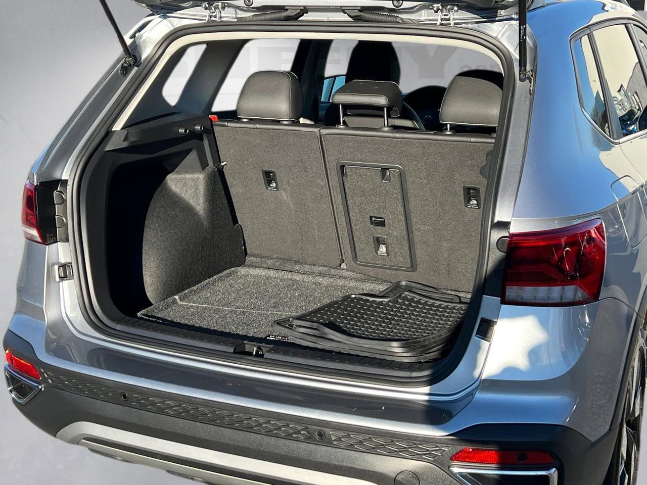 2024 Volkswagen Taos 1.5T SEL Hagerstown MD