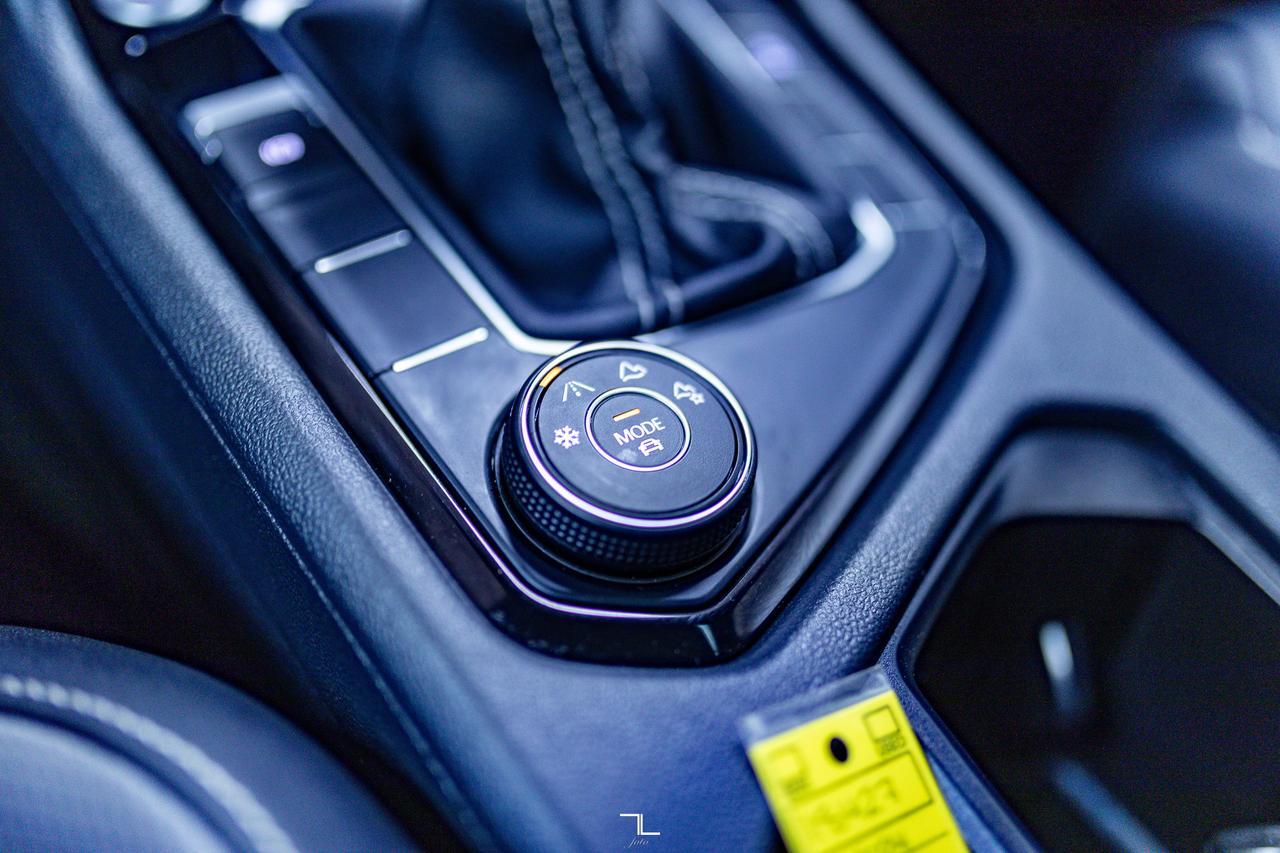 2024 Volkswagen Taos 4Motion Highline Leather Roof Nav BCam Red Deer AB