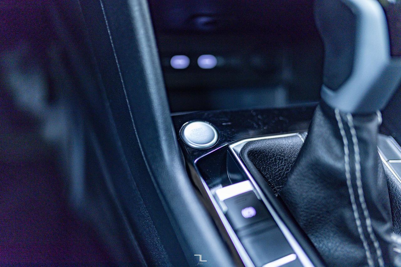 2024 Volkswagen Taos 4Motion Highline Leather Roof Nav BCam Red Deer AB