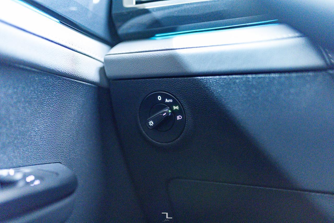 2024 Volkswagen Taos 4Motion Highline Leather Roof Nav BCam Red Deer AB