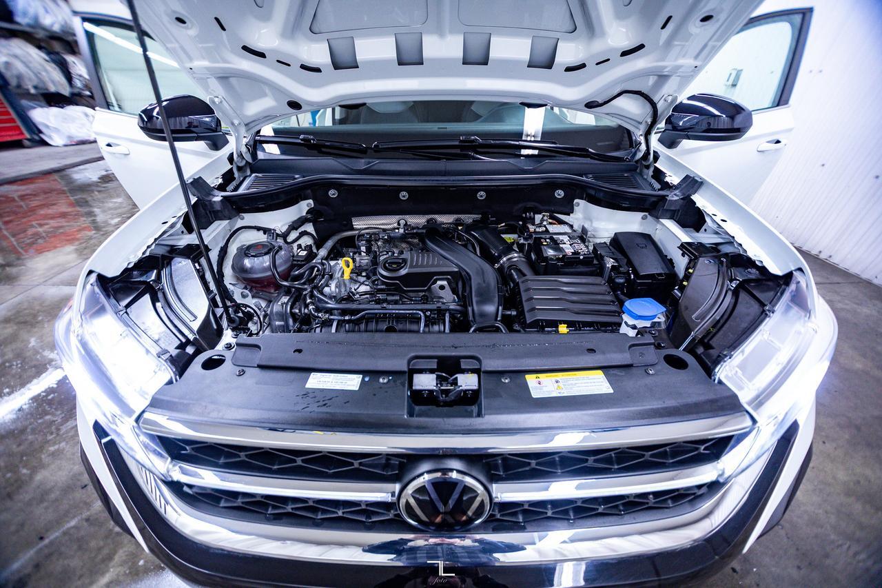 2024 Volkswagen Taos 4Motion Highline Leather Roof Nav BCam Red Deer AB