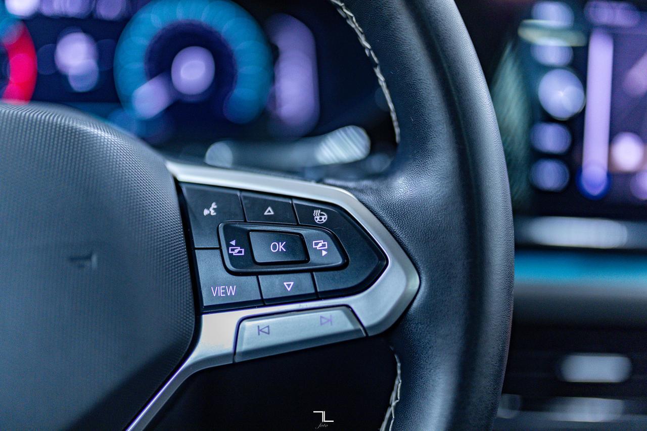 2024 Volkswagen Taos 4Motion Highline Leather Roof Nav BCam Red Deer AB