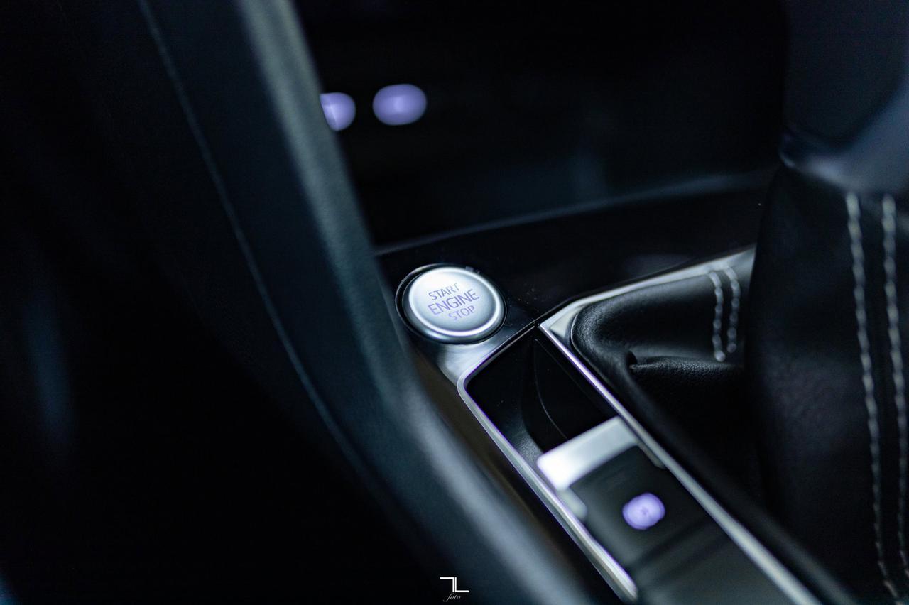 2024 Volkswagen Taos 4Motion Highline Leather Roof Nav BCam Red Deer AB