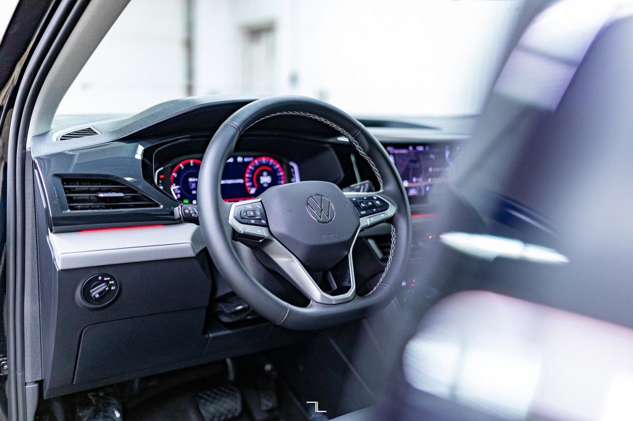 2024 Volkswagen Taos 4Motion Highline Leather Roof Nav BCam Red Deer AB