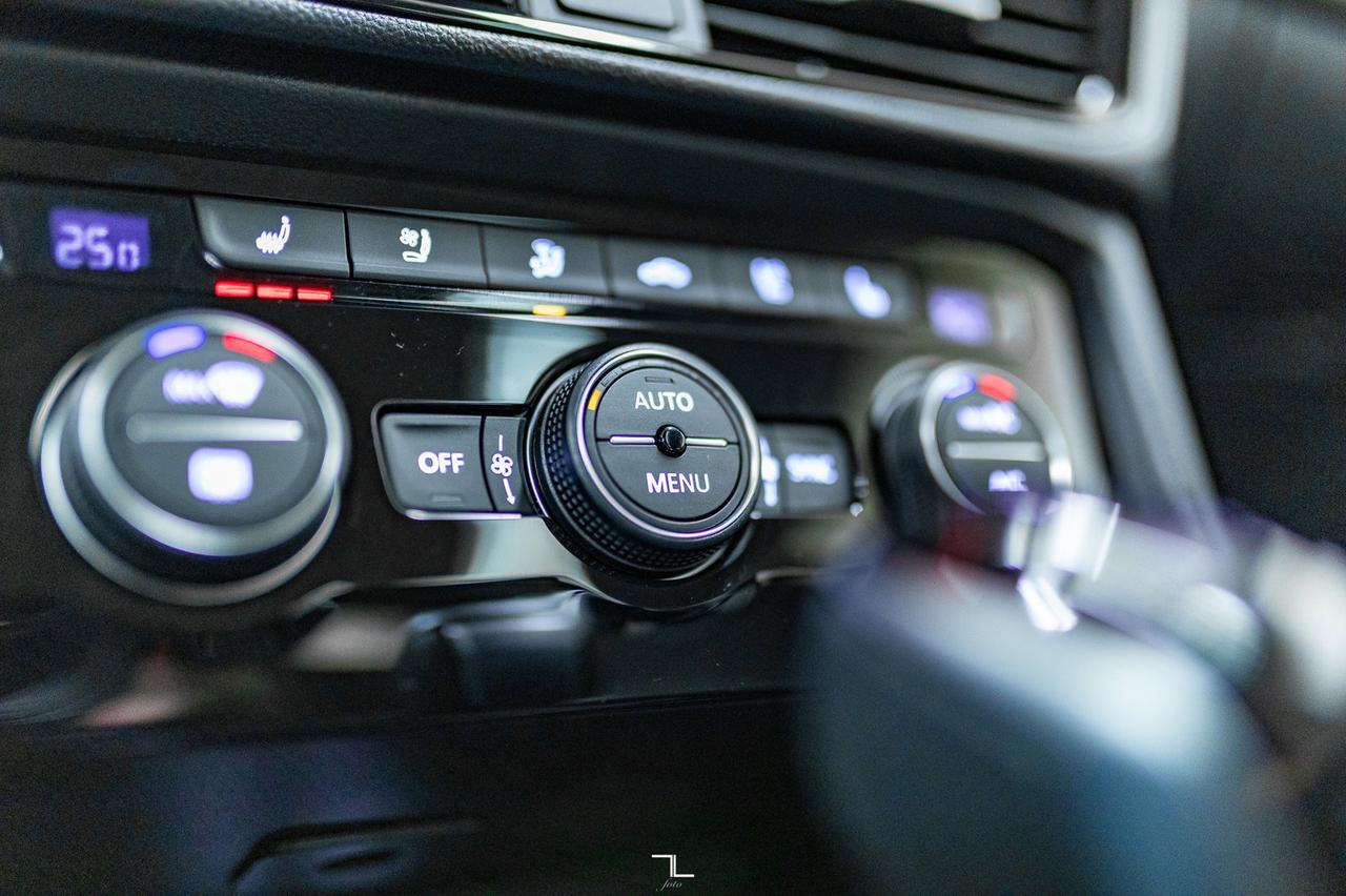 2024 Volkswagen Taos 4Motion Highline Leather Roof Nav BCam Red Deer AB