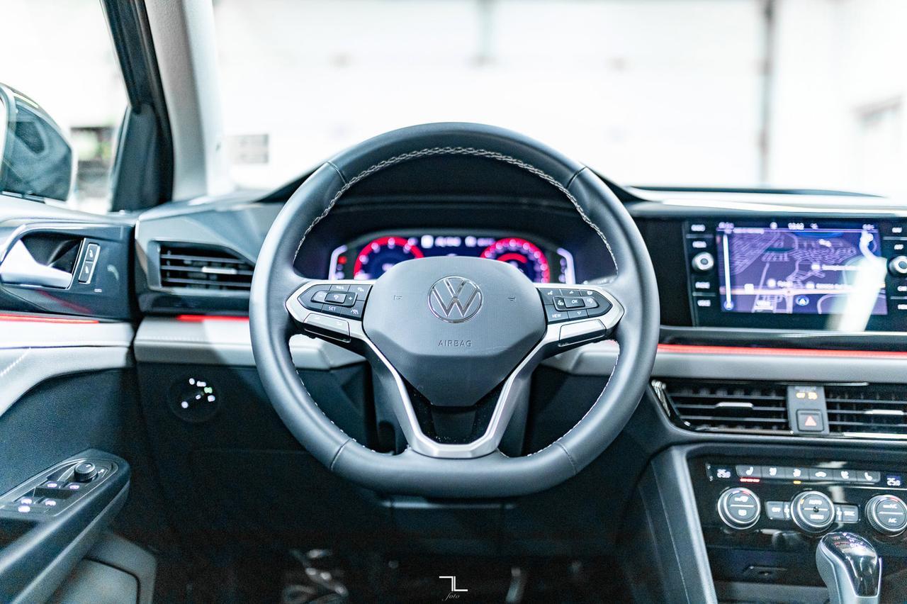 2024 Volkswagen Taos 4Motion Highline Leather Roof Nav BCam Red Deer AB