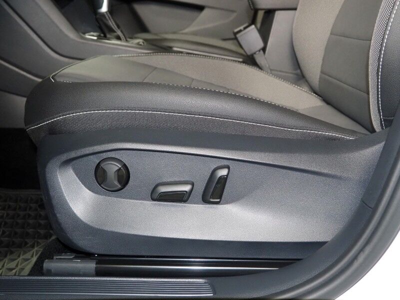 2024 Volkswagen Taos SE *ADAPTIVE CRUISE, SAFETY ALERTS, DIGITAL COCKPIT, BACKUP-CAMERA, COLOR TOUCHSCREEN, HEATED SEATS/STEERING, REMOTE START, KEYLESS ENTRY, WIRELESS CHARGING, ANDROID & APPLE Round Rock TX