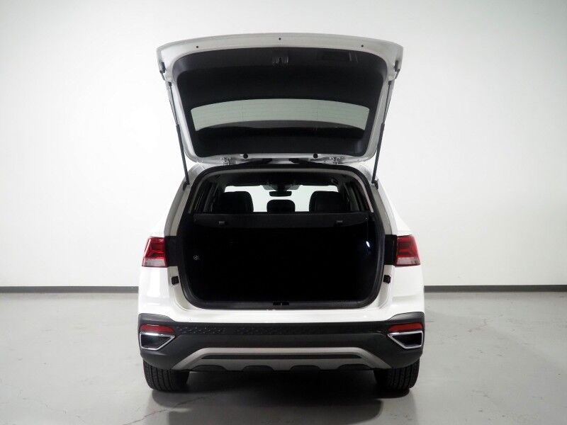 2024 Volkswagen Taos SE *ADAPTIVE CRUISE, SAFETY ALERTS, DIGITAL COCKPIT, BACKUP-CAMERA, COLOR TOUCHSCREEN, HEATED SEATS/STEERING, REMOTE START, KEYLESS ENTRY, WIRELESS CHARGING, ANDROID & APPLE Round Rock TX