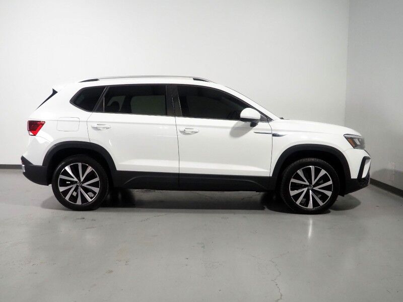 2024 Volkswagen Taos SE *ADAPTIVE CRUISE, SAFETY ALERTS, DIGITAL COCKPIT, BACKUP-CAMERA, COLOR TOUCHSCREEN, HEATED SEATS/STEERING, REMOTE START, KEYLESS ENTRY, WIRELESS CHARGING, ANDROID & APPLE Round Rock TX