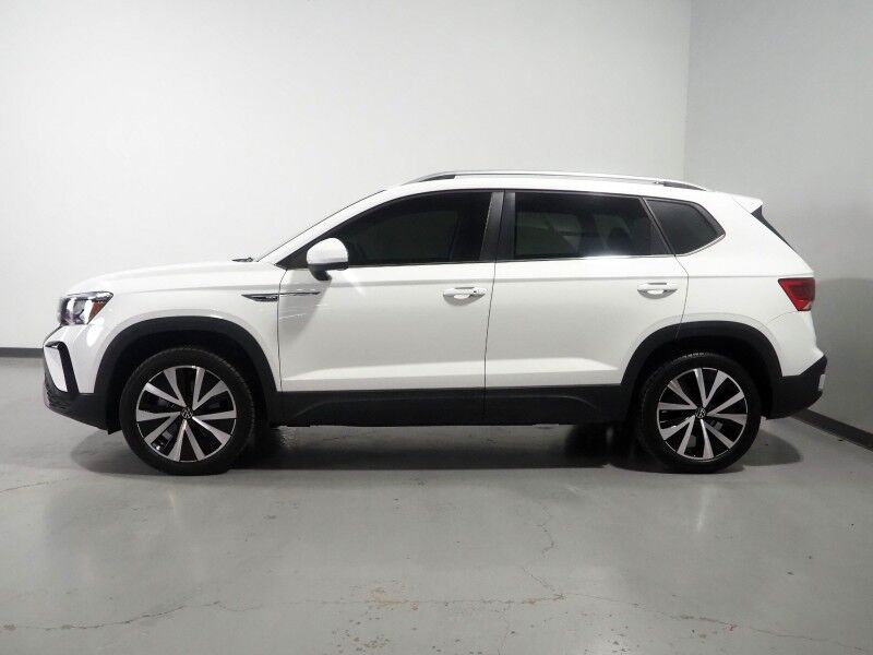 2024 Volkswagen Taos SE *ADAPTIVE CRUISE, SAFETY ALERTS, DIGITAL COCKPIT, BACKUP-CAMERA, COLOR TOUCHSCREEN, HEATED SEATS/STEERING, REMOTE START, KEYLESS ENTRY, WIRELESS CHARGING, ANDROID & APPLE Round Rock TX