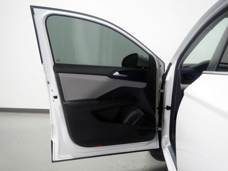 2024 Volkswagen Taos SE *ADAPTIVE CRUISE, SAFETY ALERTS, DIGITAL COCKPIT, BACKUP-CAMERA, COLOR TOUCHSCREEN, HEATED SEATS/STEERING, REMOTE START, KEYLESS ENTRY, WIRELESS CHARGING, ANDROID & APPLE Round Rock TX