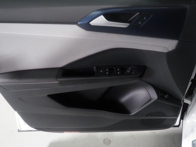 2024 Volkswagen Taos SE *ADAPTIVE CRUISE, SAFETY ALERTS, DIGITAL COCKPIT, BACKUP-CAMERA, COLOR TOUCHSCREEN, HEATED SEATS/STEERING, REMOTE START, KEYLESS ENTRY, WIRELESS CHARGING, ANDROID & APPLE Round Rock TX