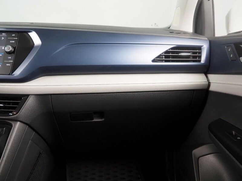 2024 Volkswagen Taos SE *ADAPTIVE CRUISE, SAFETY ALERTS, DIGITAL COCKPIT, BACKUP-CAMERA, COLOR TOUCHSCREEN, HEATED SEATS/STEERING, REMOTE START, KEYLESS ENTRY, WIRELESS CHARGING, ANDROID & APPLE Round Rock TX