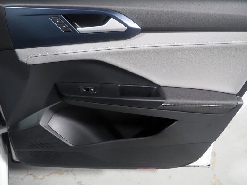 2024 Volkswagen Taos SE *ADAPTIVE CRUISE, SAFETY ALERTS, DIGITAL COCKPIT, BACKUP-CAMERA, COLOR TOUCHSCREEN, HEATED SEATS/STEERING, REMOTE START, KEYLESS ENTRY, WIRELESS CHARGING, ANDROID & APPLE Round Rock TX