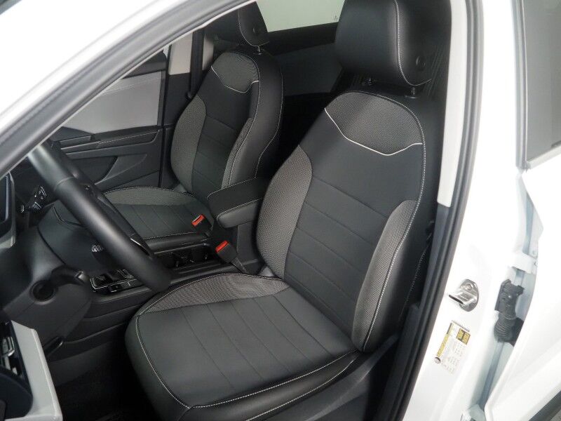 2024 Volkswagen Taos SE *ADAPTIVE CRUISE, SAFETY ALERTS, DIGITAL COCKPIT, BACKUP-CAMERA, COLOR TOUCHSCREEN, HEATED SEATS/STEERING, REMOTE START, KEYLESS ENTRY, WIRELESS CHARGING, ANDROID & APPLE Round Rock TX