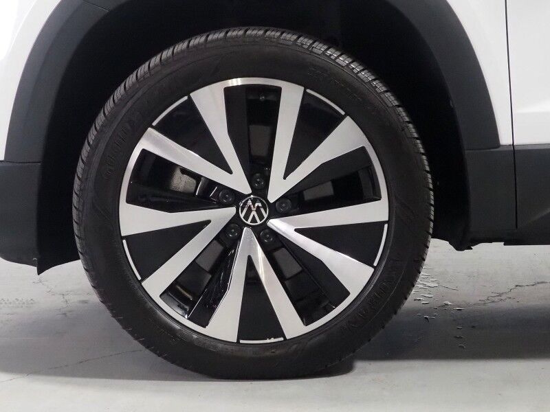 2024 Volkswagen Taos SE *ADAPTIVE CRUISE, SAFETY ALERTS, DIGITAL COCKPIT, BACKUP-CAMERA, COLOR TOUCHSCREEN, HEATED SEATS/STEERING, REMOTE START, KEYLESS ENTRY, WIRELESS CHARGING, ANDROID & APPLE Round Rock TX