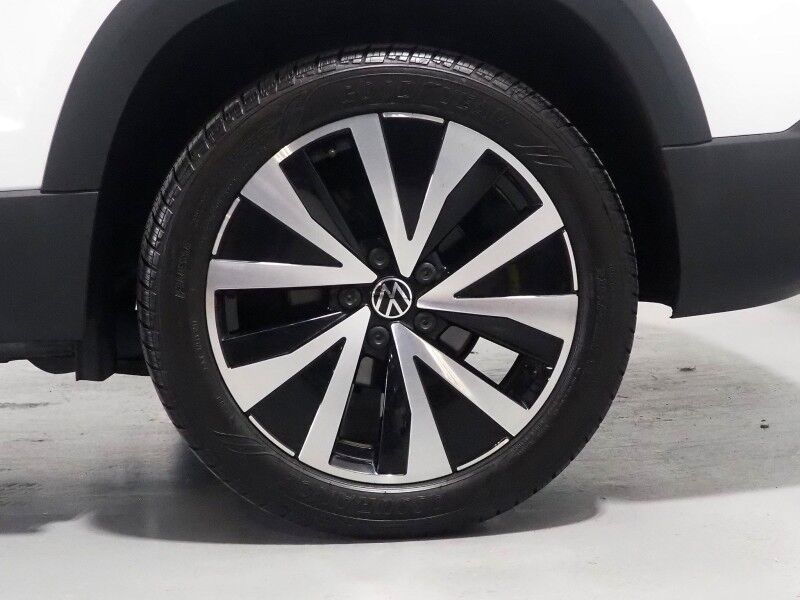 2024 Volkswagen Taos SE *ADAPTIVE CRUISE, SAFETY ALERTS, DIGITAL COCKPIT, BACKUP-CAMERA, COLOR TOUCHSCREEN, HEATED SEATS/STEERING, REMOTE START, KEYLESS ENTRY, WIRELESS CHARGING, ANDROID & APPLE Round Rock TX