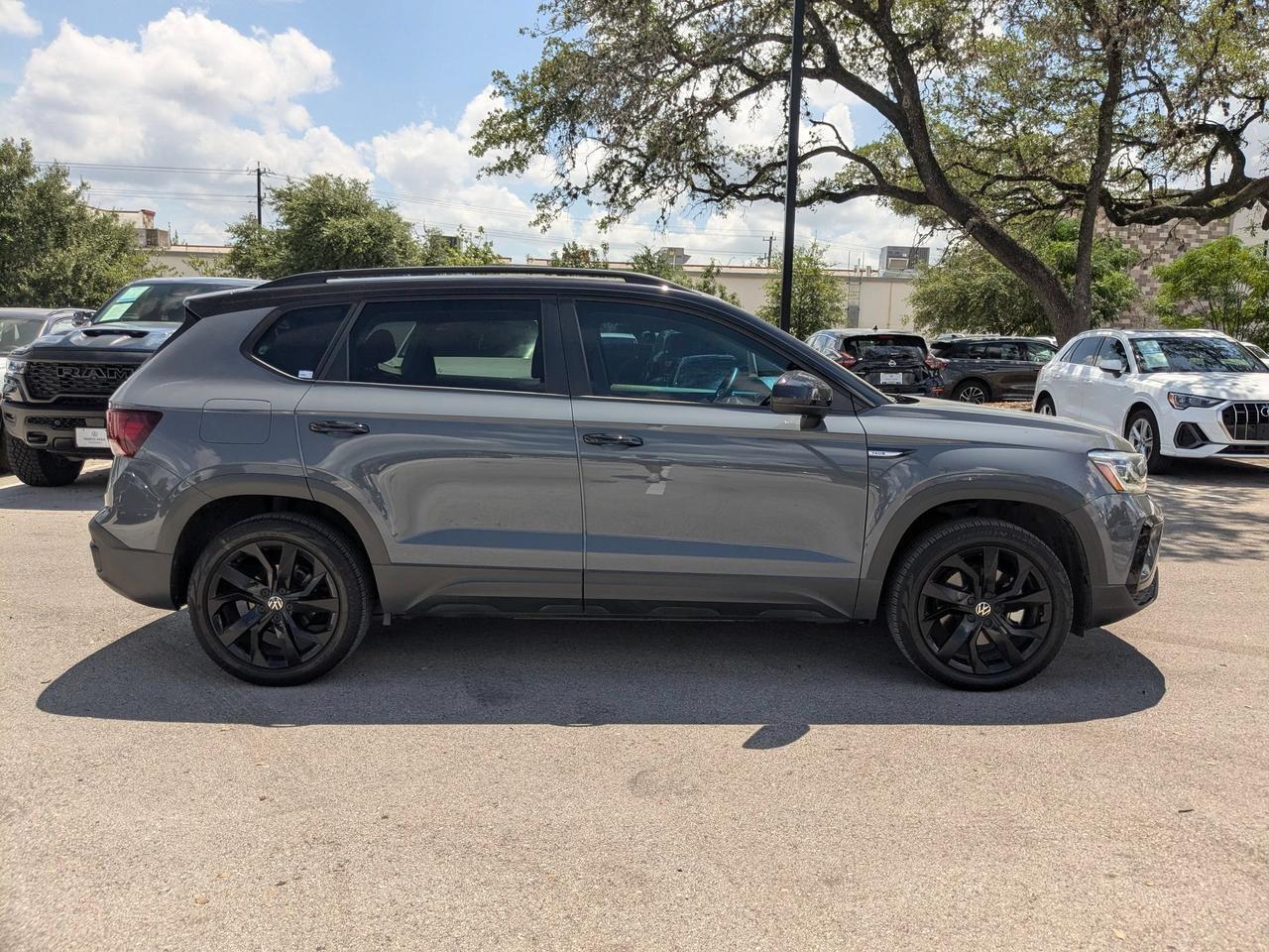 2024 Volkswagen Taos SE Black