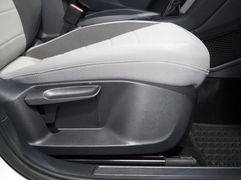 2024 Volkswagen Taos SE *PANORAMA MOONROOF, ADAPTIVE CRUISE, SAFETY ALERTS, DIGITAL COCKPIT, BACKUP-CAMERA, COLOR TOUCHSCREEN, HEATED SEATS/STEERING, REMOTE START, KEYLESS ENTRY, WIRELESS CHARGING, ANDROID & APPLE Round Rock TX