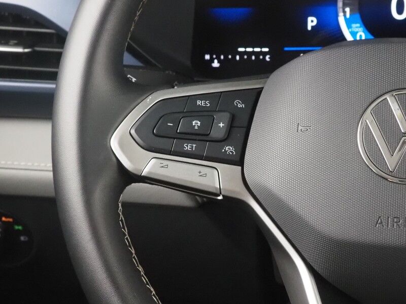 2024 Volkswagen Taos SE *PANORAMA MOONROOF, ADAPTIVE CRUISE, SAFETY ALERTS, DIGITAL COCKPIT, BACKUP-CAMERA, COLOR TOUCHSCREEN, HEATED SEATS/STEERING, REMOTE START, KEYLESS ENTRY, WIRELESS CHARGING, ANDROID & APPLE Round Rock TX