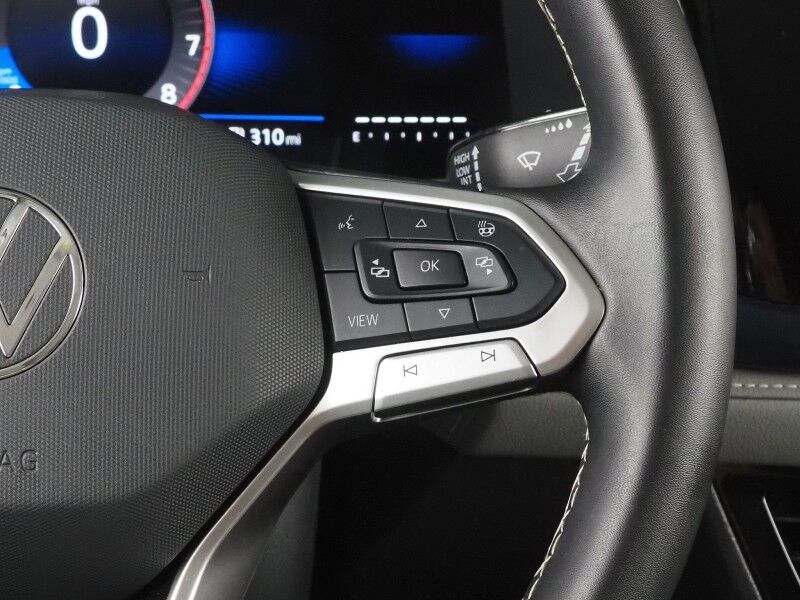 2024 Volkswagen Taos SE *PANORAMA MOONROOF, ADAPTIVE CRUISE, SAFETY ALERTS, DIGITAL COCKPIT, BACKUP-CAMERA, COLOR TOUCHSCREEN, HEATED SEATS/STEERING, REMOTE START, KEYLESS ENTRY, WIRELESS CHARGING, ANDROID & APPLE Round Rock TX