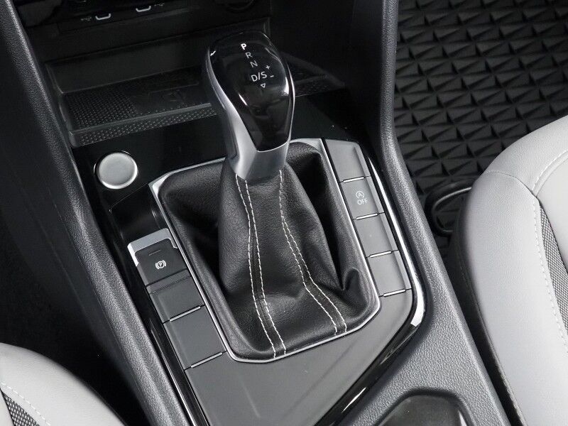 2024 Volkswagen Taos SE *PANORAMA MOONROOF, ADAPTIVE CRUISE, SAFETY ALERTS, DIGITAL COCKPIT, BACKUP-CAMERA, COLOR TOUCHSCREEN, HEATED SEATS/STEERING, REMOTE START, KEYLESS ENTRY, WIRELESS CHARGING, ANDROID & APPLE Round Rock TX