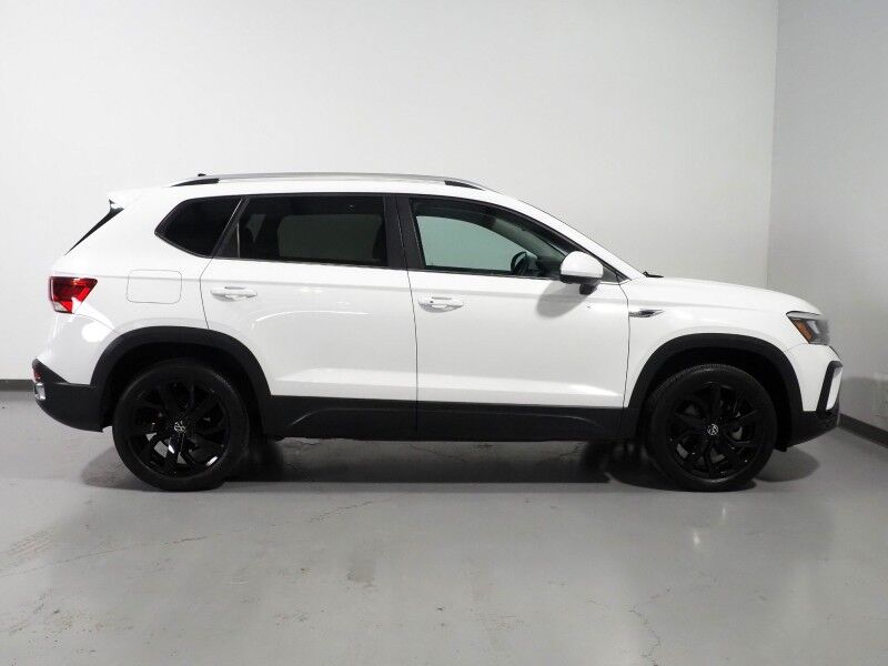 2024 Volkswagen Taos SE *PANORAMA MOONROOF, ADAPTIVE CRUISE, SAFETY ALERTS, DIGITAL COCKPIT, BACKUP-CAMERA, COLOR TOUCHSCREEN, HEATED SEATS/STEERING, REMOTE START, KEYLESS ENTRY, WIRELESS CHARGING, ANDROID & APPLE Round Rock TX