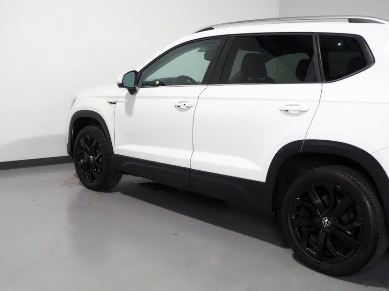 2024 Volkswagen Taos SE *PANORAMA MOONROOF, ADAPTIVE CRUISE, SAFETY ALERTS, DIGITAL COCKPIT, BACKUP-CAMERA, COLOR TOUCHSCREEN, HEATED SEATS/STEERING, REMOTE START, KEYLESS ENTRY, WIRELESS CHARGING, ANDROID & APPLE Round Rock TX