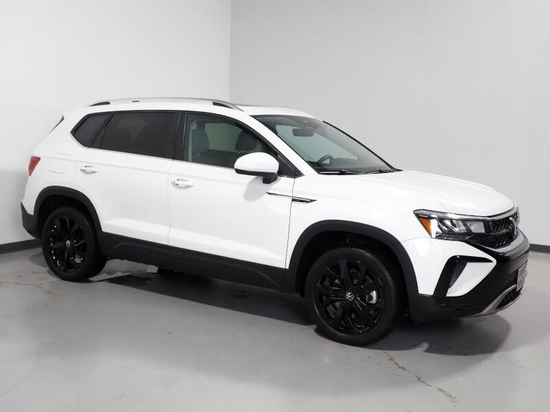 2024 Volkswagen Taos SE *PANORAMA MOONROOF, ADAPTIVE CRUISE, SAFETY ALERTS, DIGITAL COCKPIT, BACKUP-CAMERA, COLOR TOUCHSCREEN, HEATED SEATS/STEERING, REMOTE START, KEYLESS ENTRY, WIRELESS CHARGING, ANDROID & APPLE