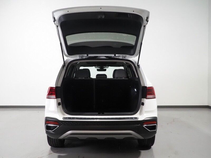 2024 Volkswagen Taos SE *PANORAMA MOONROOF, ADAPTIVE CRUISE, SAFETY ALERTS, DIGITAL COCKPIT, BACKUP-CAMERA, COLOR TOUCHSCREEN, HEATED SEATS/STEERING, REMOTE START, KEYLESS ENTRY, WIRELESS CHARGING, ANDROID & APPLE Round Rock TX