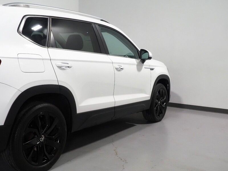 2024 Volkswagen Taos SE *PANORAMA MOONROOF, ADAPTIVE CRUISE, SAFETY ALERTS, DIGITAL COCKPIT, BACKUP-CAMERA, COLOR TOUCHSCREEN, HEATED SEATS/STEERING, REMOTE START, KEYLESS ENTRY, WIRELESS CHARGING, ANDROID & APPLE Round Rock TX