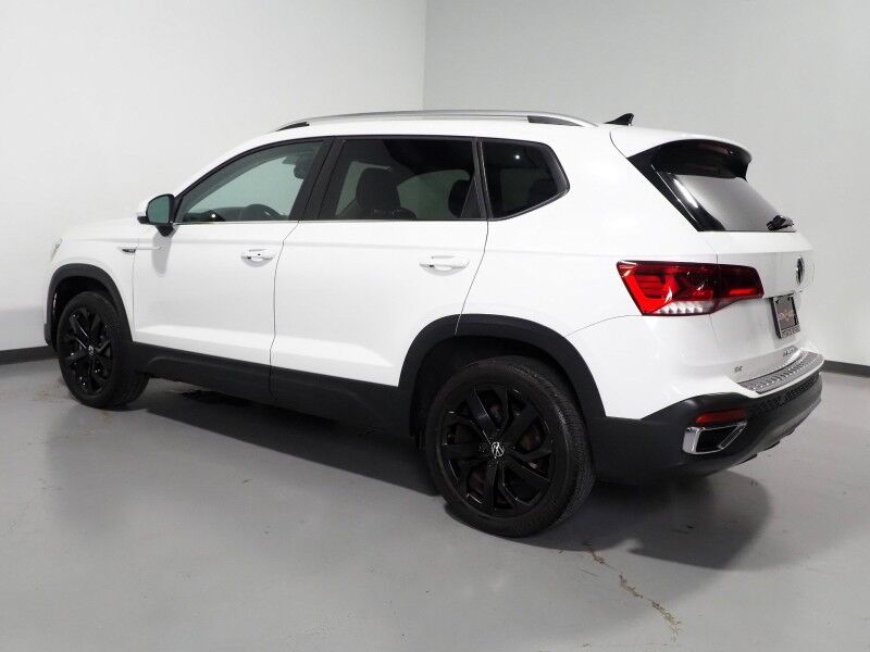 2024 Volkswagen Taos SE *PANORAMA MOONROOF, ADAPTIVE CRUISE, SAFETY ALERTS, DIGITAL COCKPIT, BACKUP-CAMERA, COLOR TOUCHSCREEN, HEATED SEATS/STEERING, REMOTE START, KEYLESS ENTRY, WIRELESS CHARGING, ANDROID & APPLE Round Rock TX