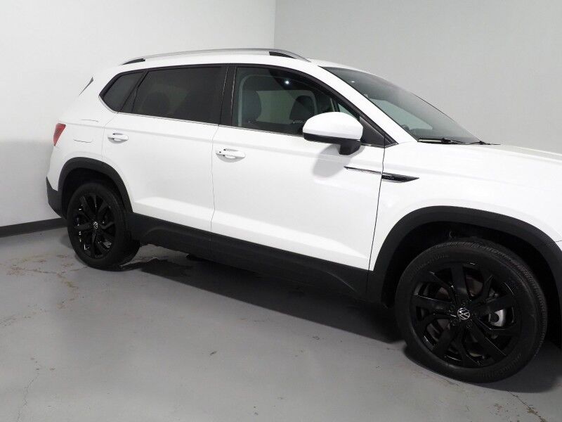 2024 Volkswagen Taos SE *PANORAMA MOONROOF, ADAPTIVE CRUISE, SAFETY ALERTS, DIGITAL COCKPIT, BACKUP-CAMERA, COLOR TOUCHSCREEN, HEATED SEATS/STEERING, REMOTE START, KEYLESS ENTRY, WIRELESS CHARGING, ANDROID & APPLE Round Rock TX