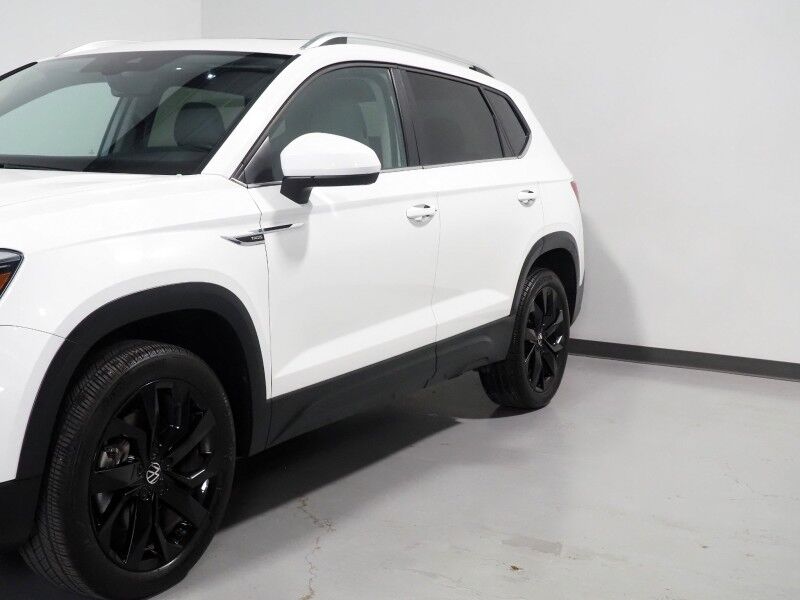 2024 Volkswagen Taos SE *PANORAMA MOONROOF, ADAPTIVE CRUISE, SAFETY ALERTS, DIGITAL COCKPIT, BACKUP-CAMERA, COLOR TOUCHSCREEN, HEATED SEATS/STEERING, REMOTE START, KEYLESS ENTRY, WIRELESS CHARGING, ANDROID & APPLE Round Rock TX