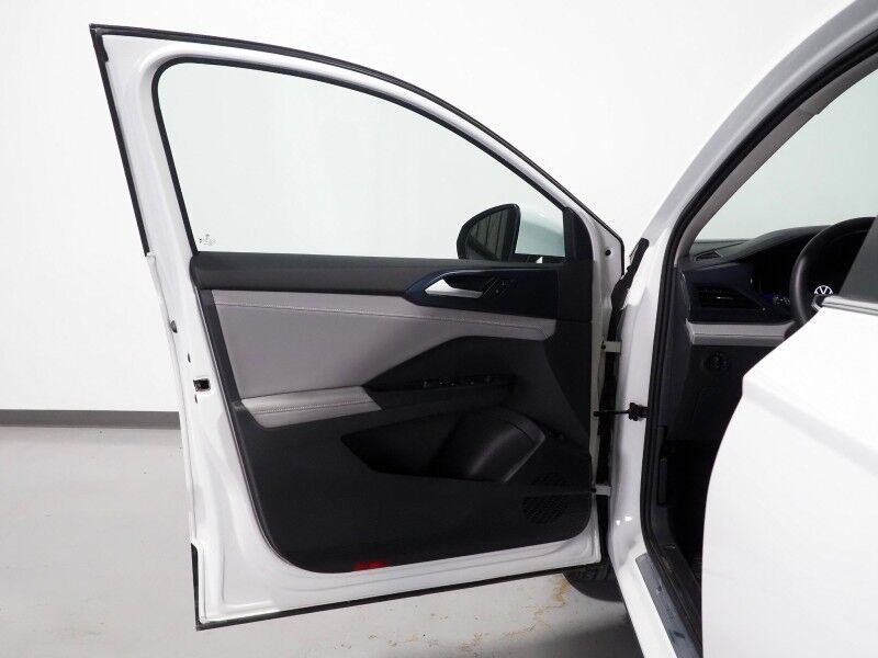 2024 Volkswagen Taos SE *PANORAMA MOONROOF, ADAPTIVE CRUISE, SAFETY ALERTS, DIGITAL COCKPIT, BACKUP-CAMERA, COLOR TOUCHSCREEN, HEATED SEATS/STEERING, REMOTE START, KEYLESS ENTRY, WIRELESS CHARGING, ANDROID & APPLE Round Rock TX