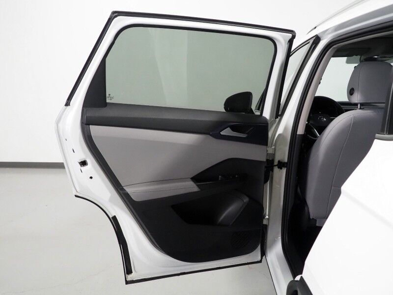 2024 Volkswagen Taos SE *PANORAMA MOONROOF, ADAPTIVE CRUISE, SAFETY ALERTS, DIGITAL COCKPIT, BACKUP-CAMERA, COLOR TOUCHSCREEN, HEATED SEATS/STEERING, REMOTE START, KEYLESS ENTRY, WIRELESS CHARGING, ANDROID & APPLE Round Rock TX